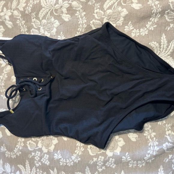 Shop change of scenery one piece black sz med - Picture 2 of 3
